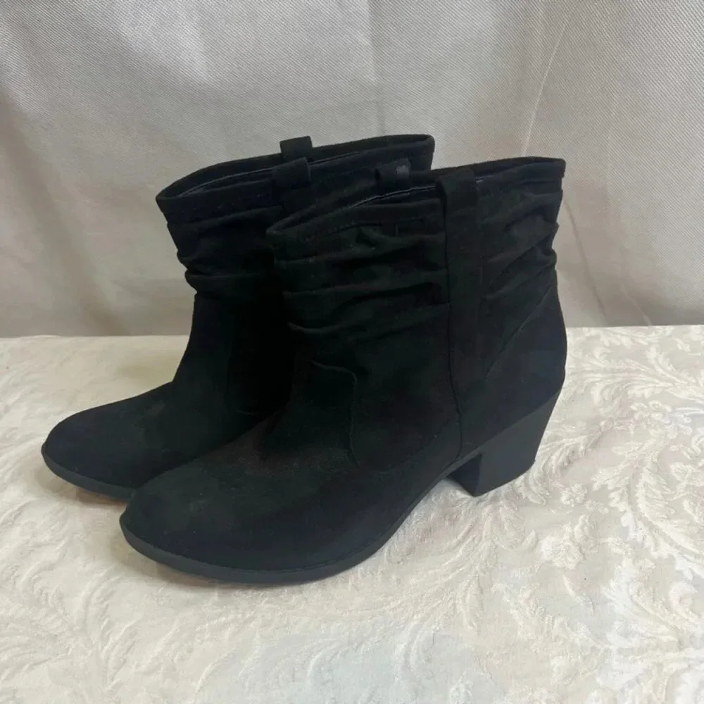 Arizona Jeans Black Scrunch Ankle Heeled Bootie Size 10‎